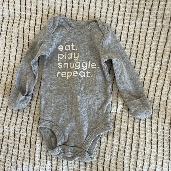 LOT OF 9 BOYS FALL/WINTER LONG SLEEVE ONSIES/PJ'S SIZE NEWBORN - Picture 7 of 12